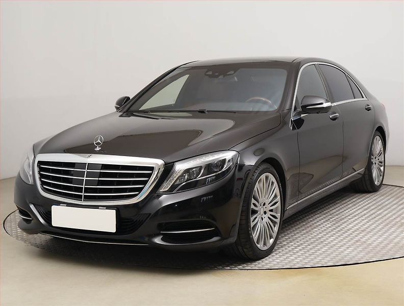 Mercedes-Benz Třídy S (2017) S 500 4MATIC - fotka 2 z 29
