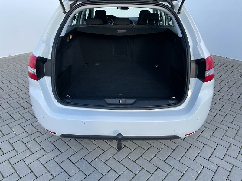 Peugeot 308 (2019) SW 1.5HDi 96kW Allure! - fotka 10 z 34