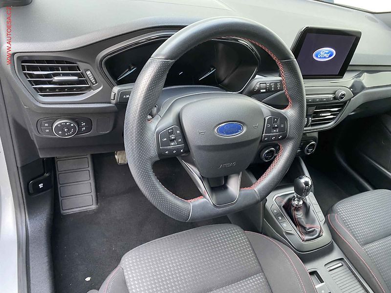 Ford Focus (2021) 1.0 EB, ST-Line, LED, navi - fotka 12 z 19