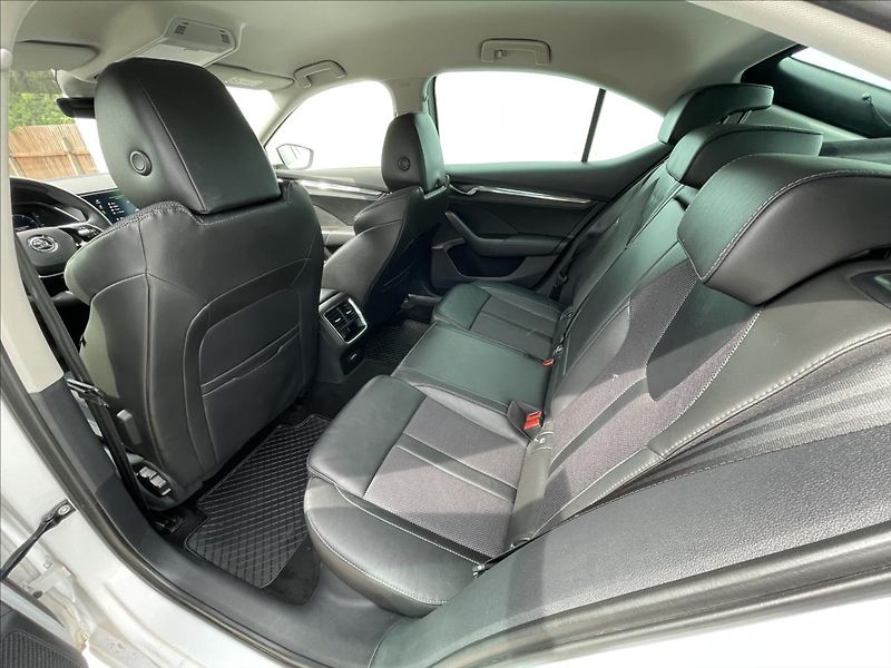 Škoda Octavia 2,0 TDI DSG Style MatrixLED - fotka 16 z 22