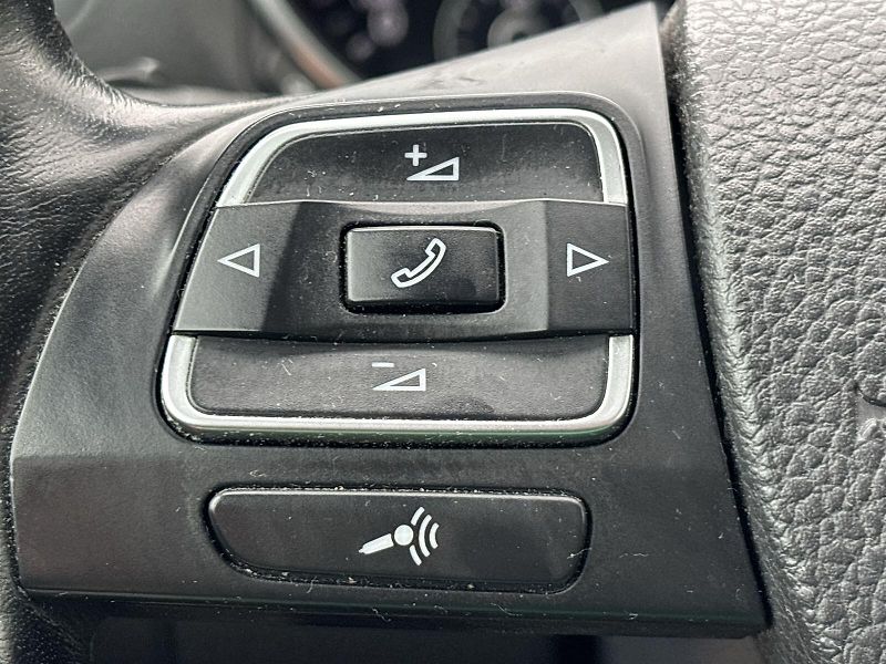 Volkswagen Golf (2012) 1.6 TDI Trend - fotka 16 z 30