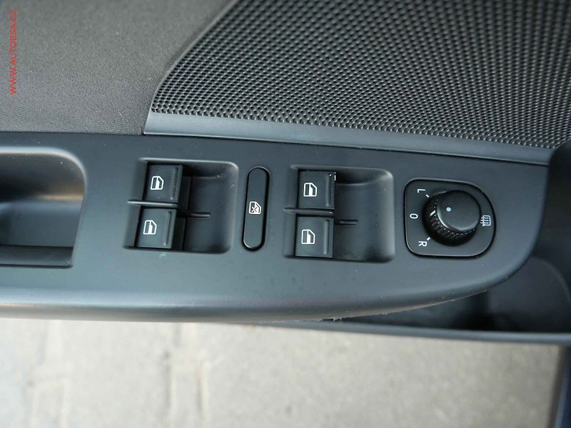 Volkswagen Golf (2008) 1.6i, AC, TZ - fotka 12 z 23