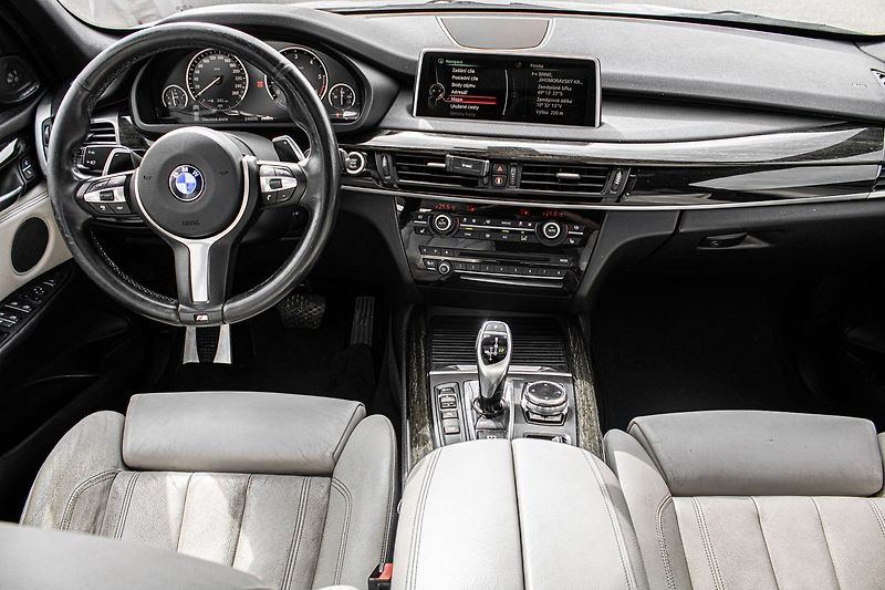 BMW X5 - fotka 36 z 42