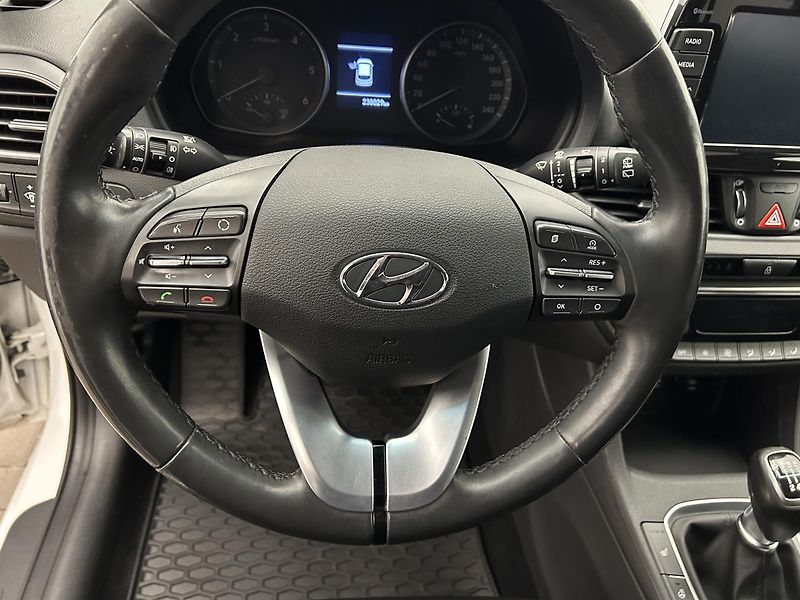 Hyundai i30 1.6 CRDI Style - fotka 8 z 24