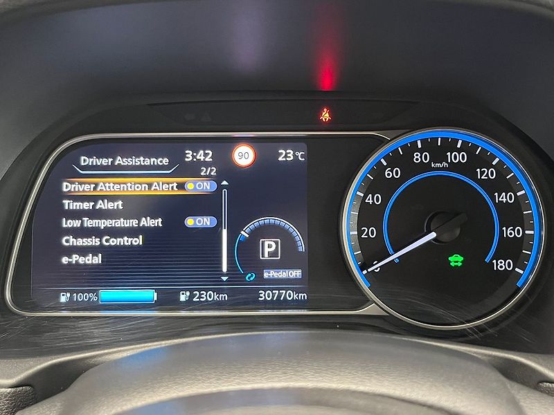 Nissan Leaf N-Connecta, 110 kW, 40kWh - fotka 56 z 72
