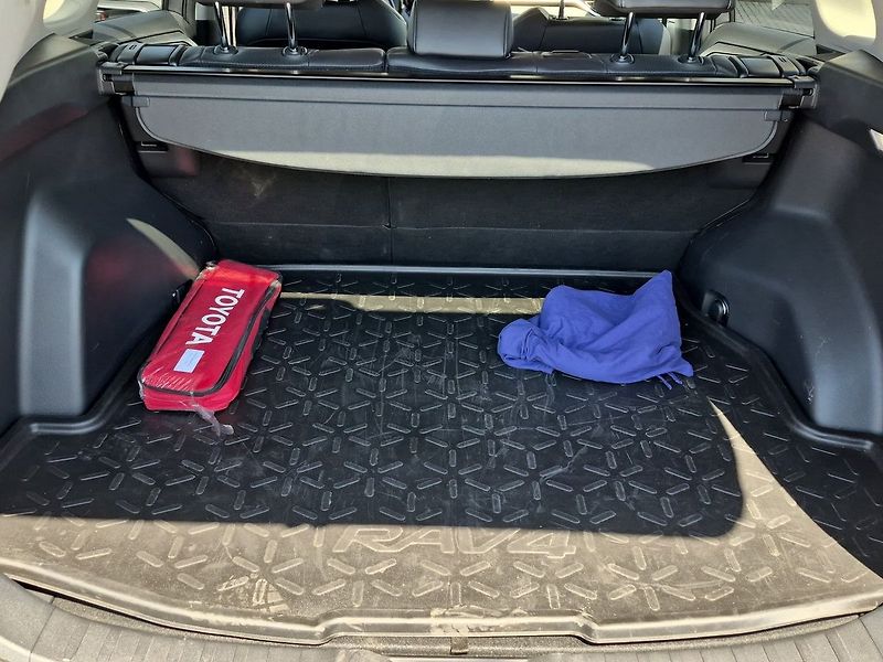 Toyota RAV4 Executive 2,5 Hybrid e-CVT 4WD - fotka 27 z 30