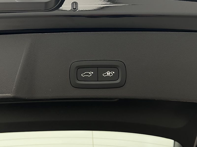 Volvo XC40 (2026) B3 BLACK EDITION PLUS AUT - fotka 16 z 43