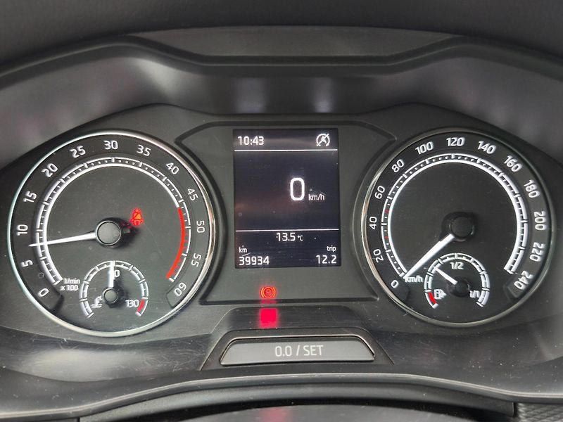 Škoda Scala (2019) 1.6 TDI 85kW, ČR - fotka 16 z 21
