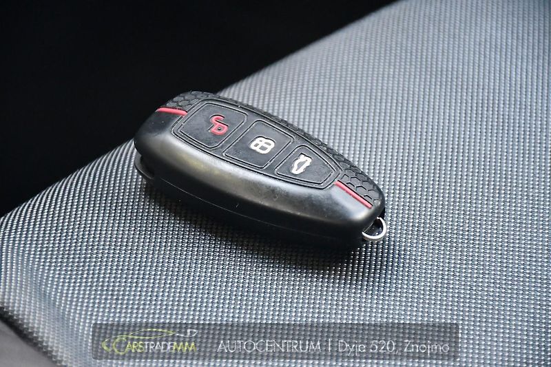 Ford Mondeo 2.0TDCi NAVI PDC - fotka 33 z 44