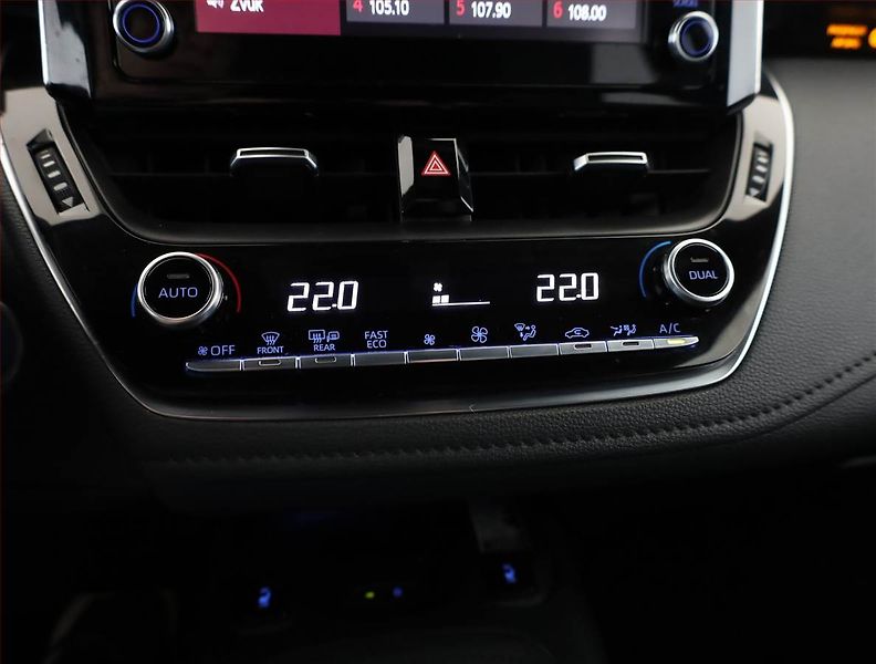 Toyota Corolla (2021) 2.0 Hybrid - fotka 10 z 19