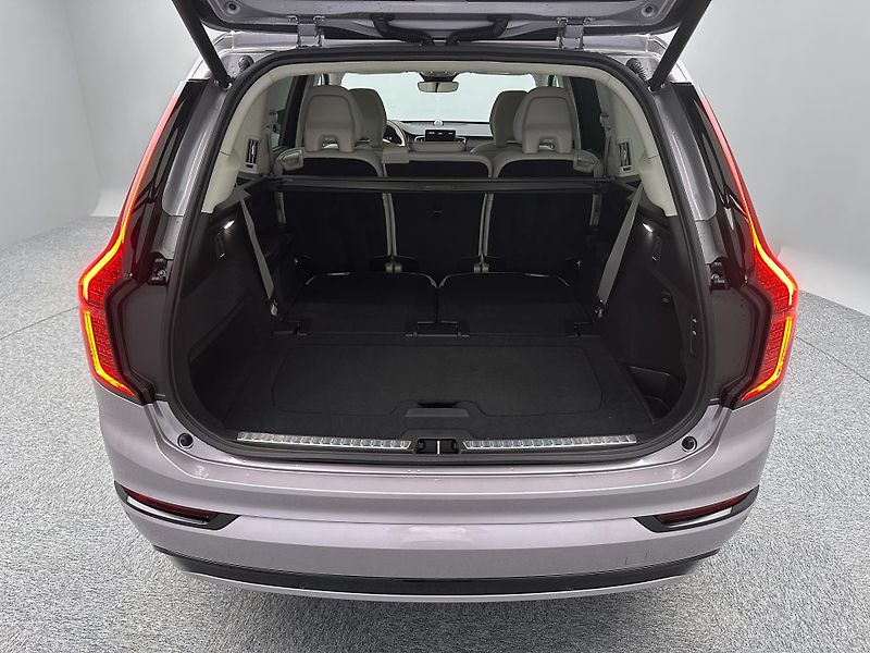 Volvo XC90 (2026) B5 AWD AUT DARK ULTRA 7 míst - fotka 6 z 25