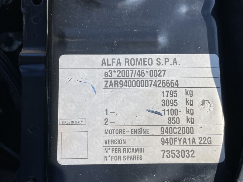 Alfa Romeo Giulietta 1,4 i 16V T 110KW XENON odp.DP - fotka 26 z 37