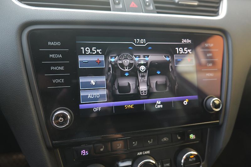 Škoda Octavia 1.4 TSI 110 kW DSG Tažné CarPl - fotka 30 z 34