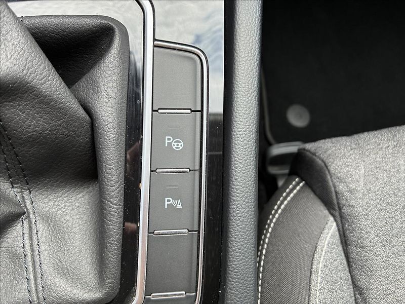 Volkswagen Passat 2,0 TAŽNÉ,IQ LIGHT,KAMERA - fotka 15 z 32