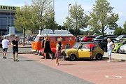 Setkání Jízdy veteránů. Cílem bylo parkoviště pod Ještědem, krátká zastávka proběhla na parkovišti OC Nisa Liberec.