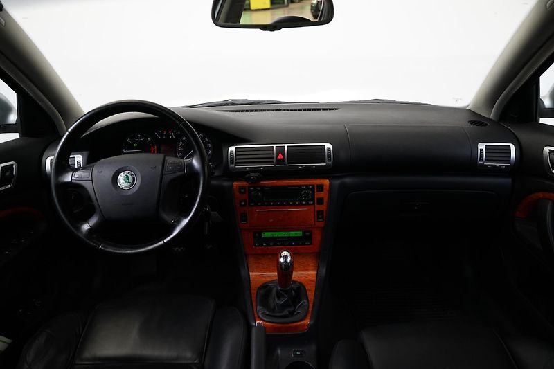 Škoda Superb - fotka 5 z 25