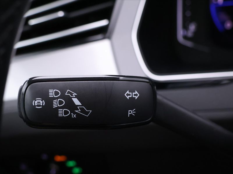 Volkswagen Passat 2,0 TDI DSG Virtual Business - fotka 18 z 36