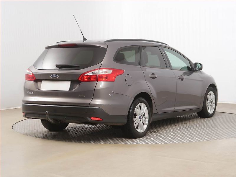 Ford Focus (2012) 1.6 TDCi, Tažné, rezervace - fotka 5 z 15