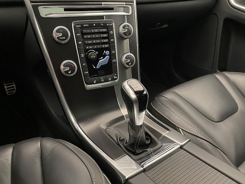 Volvo XC60 D3 R-DESIGN - fotka 26 z 45