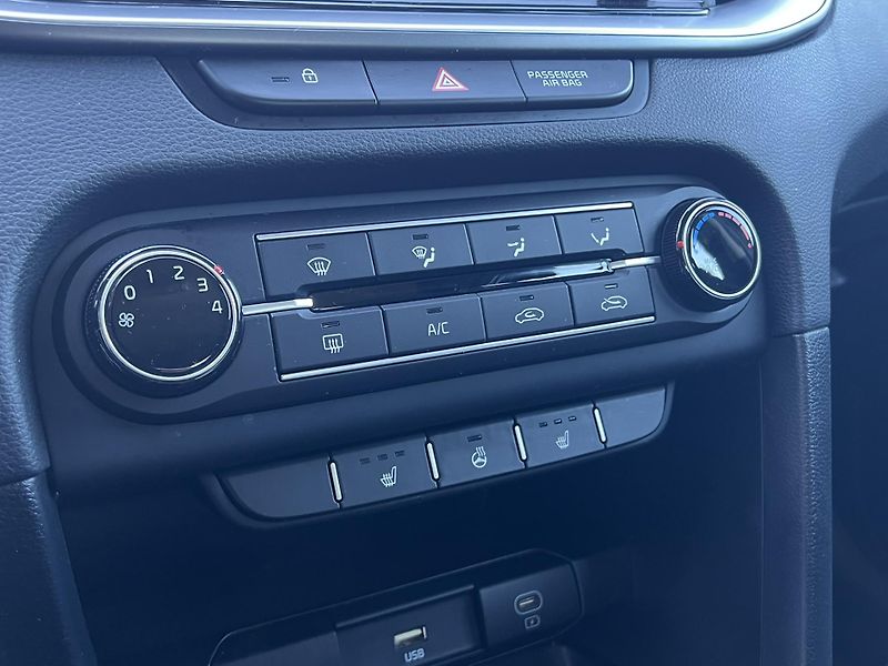 Kia Ceed (2024) 1.5T-GDi 118kW KAMERA ČR NOVÉ - fotka 15 z 22