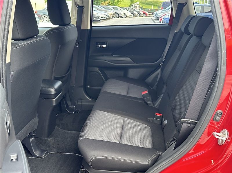 Mitsubishi Outlander 2,2 DI-D 150PS  Intense+ -7 4x - fotka 14 z 53