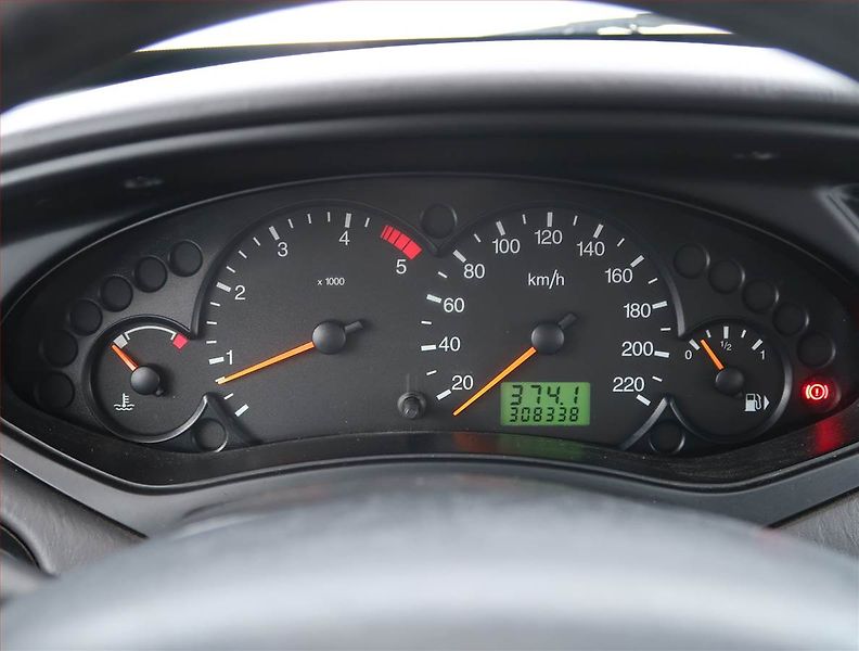 Ford Focus (2003) 1.8 TDDi, po STK, Tažné, Klima - fotka 11 z 14