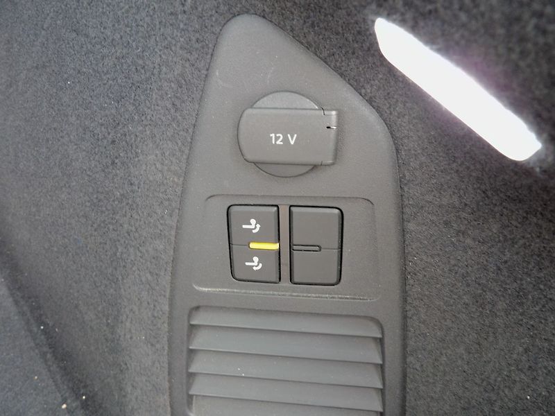 Volkswagen Touareg 3.0TDI V6 8°AT 4x4 Tažné ČR - fotka 28 z 35