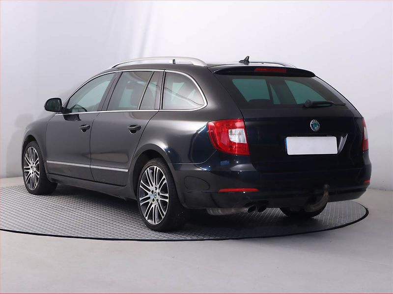 Škoda Superb (2011) Elegance 2.0 TDI, 4X4 - fotka 4 z 22