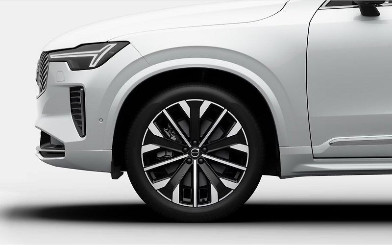 Volvo XC90 (2026) B5 AWD ULTRA BRIGHT - fotka 9 z 17