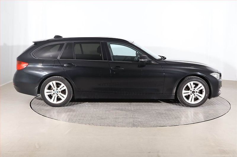 BMW Řada 3 (2015) 318 d, Automat, Serv.kniha - fotka 6 z 27