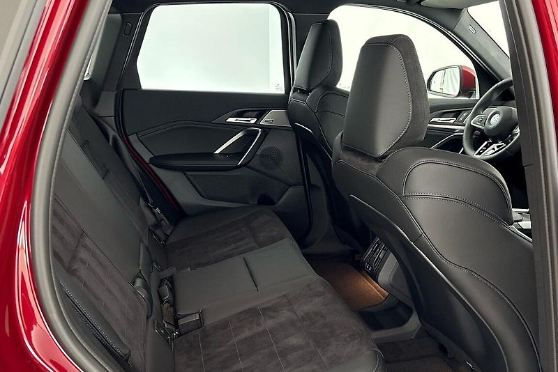 BMW iX1 xDrive30 - fotka 11 z 23