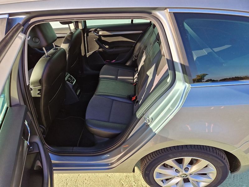Škoda Octavia Style 1,6 TDI DSG 85kw - fotka 24 z 29