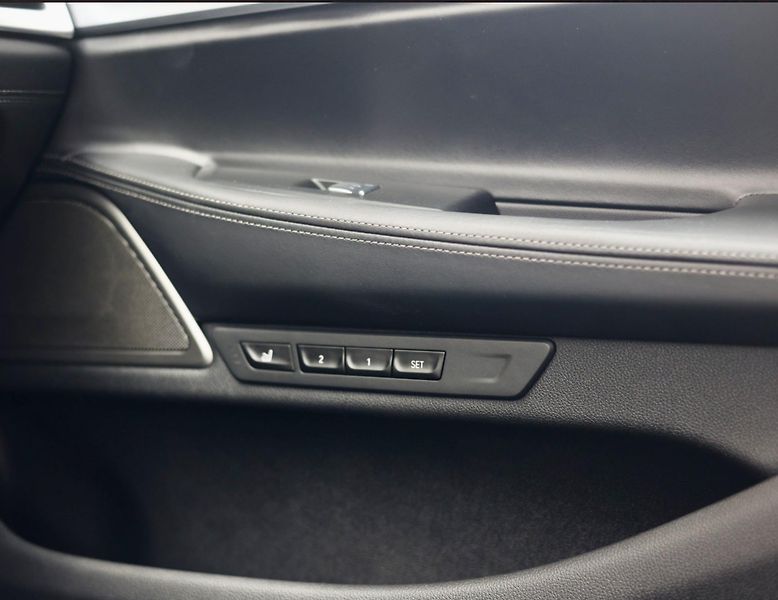 BMW Řada 7 (2019) M760Li xDrive - fotka 41 z 47