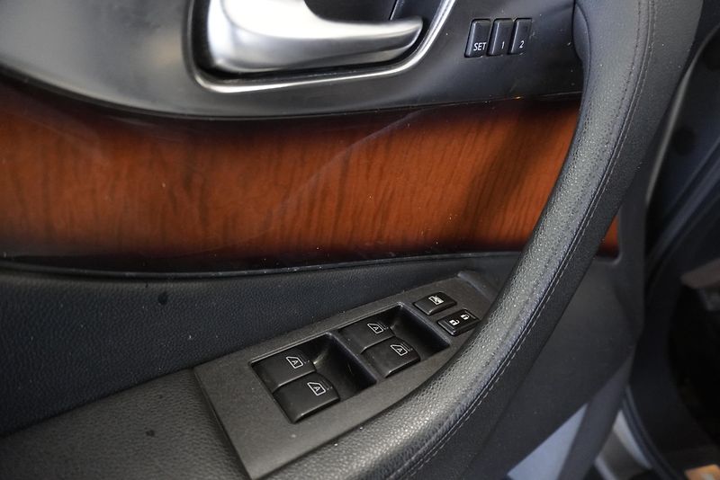 Infiniti FX50 5.0 V8 287 kW AWD AUTOMAT - fotka 7 z 24