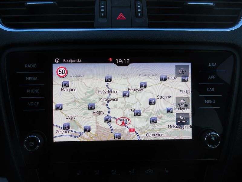 Škoda Octavia 1,5 TSI Led Edice Clever - fotka 10 z 16