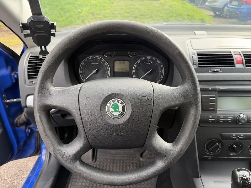 Škoda Octavia 1.6i - fotka 17 z 20
