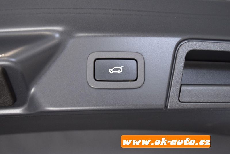 Land Rover Range Rover Velar R-DYNAMIC AWD 2021-DPH - fotka 25 z 62