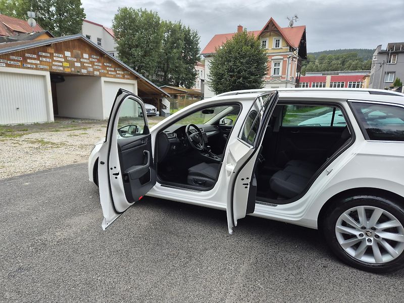Škoda Superb Combi 2,0TDi 110kw DSG 17ALU - fotka 13 z 53