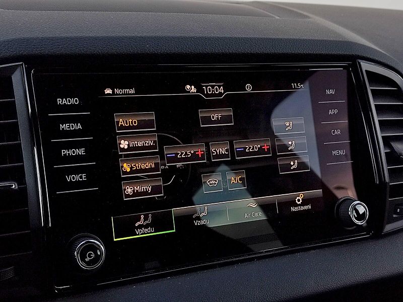 Škoda Karoq (2025) SportLine 1,5 Tsi  110 Kw - fotka 15 z 42