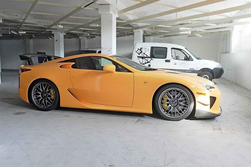 Jeden z 50 vyrobených kusů Lexusu LFA Nürburgring Edition je na prodej
