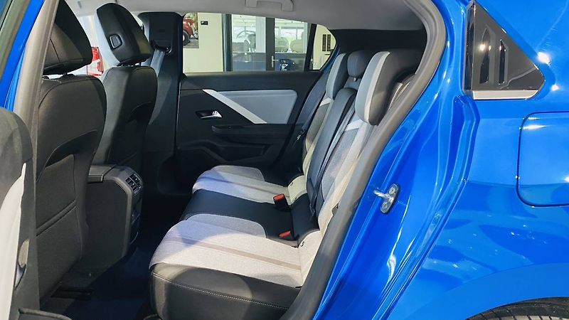 Opel Astra Elegance HB 1.6 PHEV 132kW/180 - fotka 19 z 29