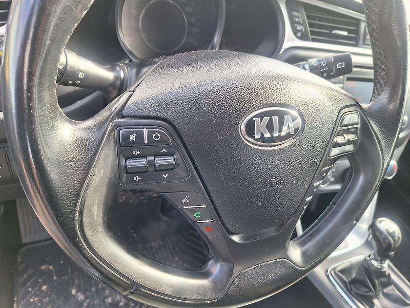 Kia Ceed (2015) 1.4 Crdi  - fotka 14 z 21