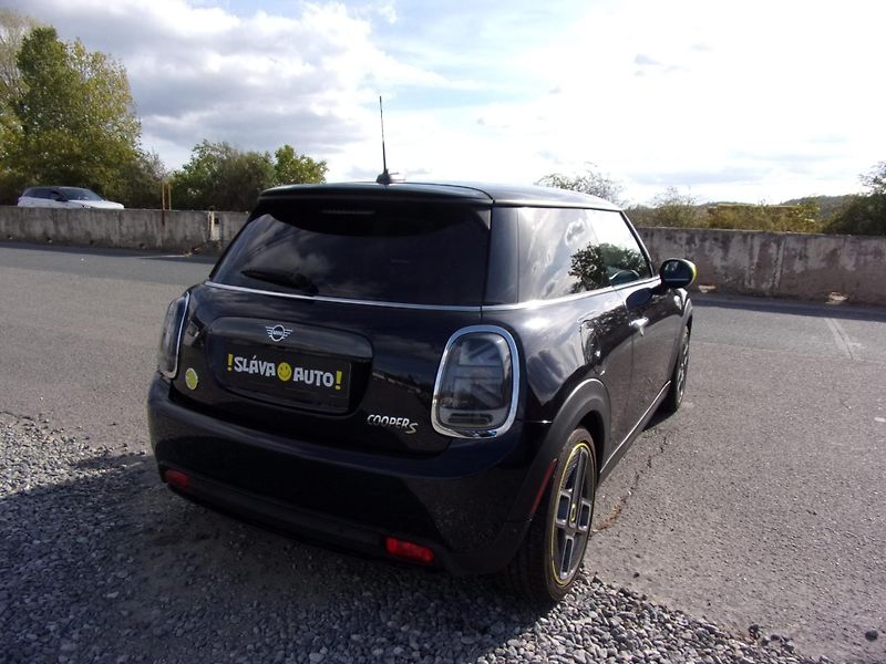 Mini Ostatní (2021) COOPER SE 32kWh 135kW PANORAMA - fotka 5 z 25