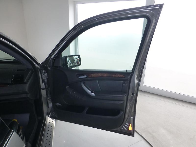 BMW X5 (2006) 3,0D*XENON**KAMERA**PANORAMA - fotka 26 z 35