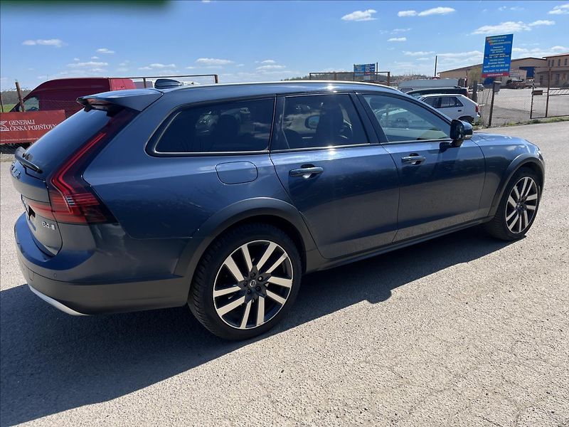 Volvo V90 2,0 B4 145KW CROSS COUNTRY DPH - fotka 5 z 43