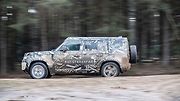 Zamaskovaný Land Rover Defender