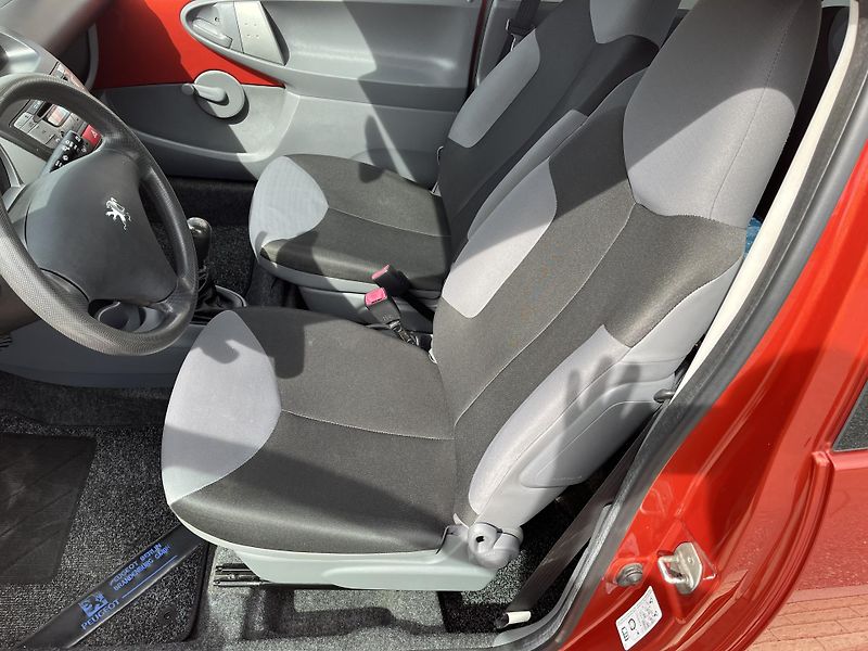 Peugeot 107 1.0 i 50 kW 1.Majitel - fotka 9 z 26