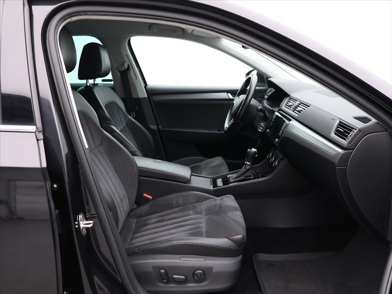 Škoda Superb 2,0 TDI 110kW DSG Style Plus - fotka 11 z 29