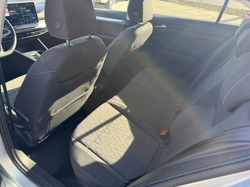 Volkswagen Golf People 1,5TSI 110kW DSG - fotka 15 z 19