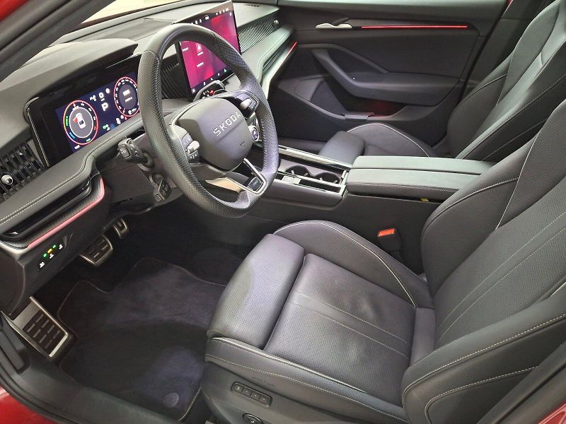 Škoda Superb (2025) iV SportLine DSG 1,5TSi 150kW - fotka 6 z 35